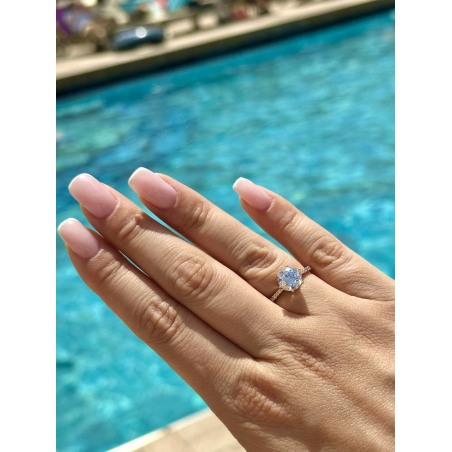 Pierścionek zaręczynowy...