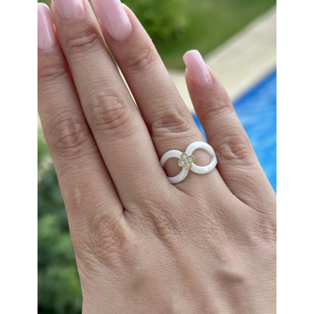 Pierścionek biały...